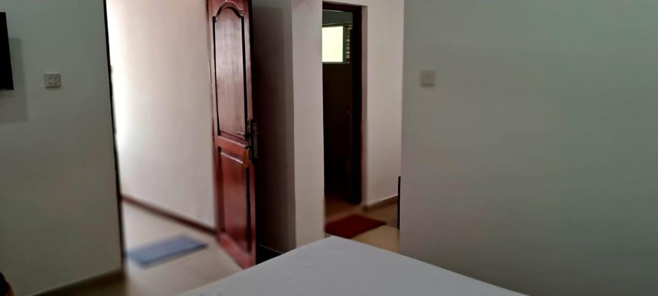 Готель Urban Breeze Kundasale Екстер'єр фото